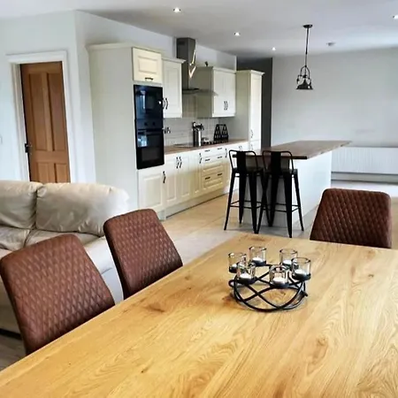Dom wakacyjny Retreat - Modern 3 Bed House Killarney Fossa