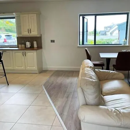 Retreat - Modern 3 Bed House Killarney *